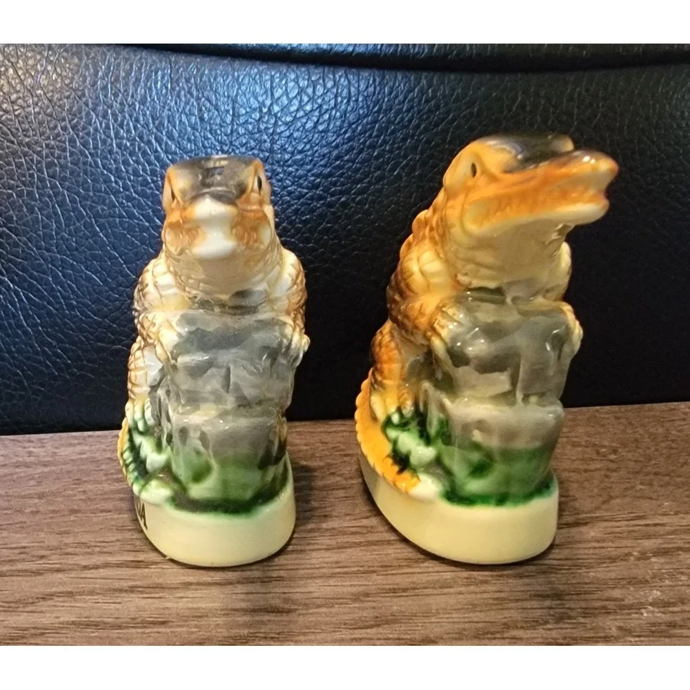 ALLIGATOR Ceramic Salt/Pepper Shakers Vintage FLORIDA Souvenir Japan Gator READ